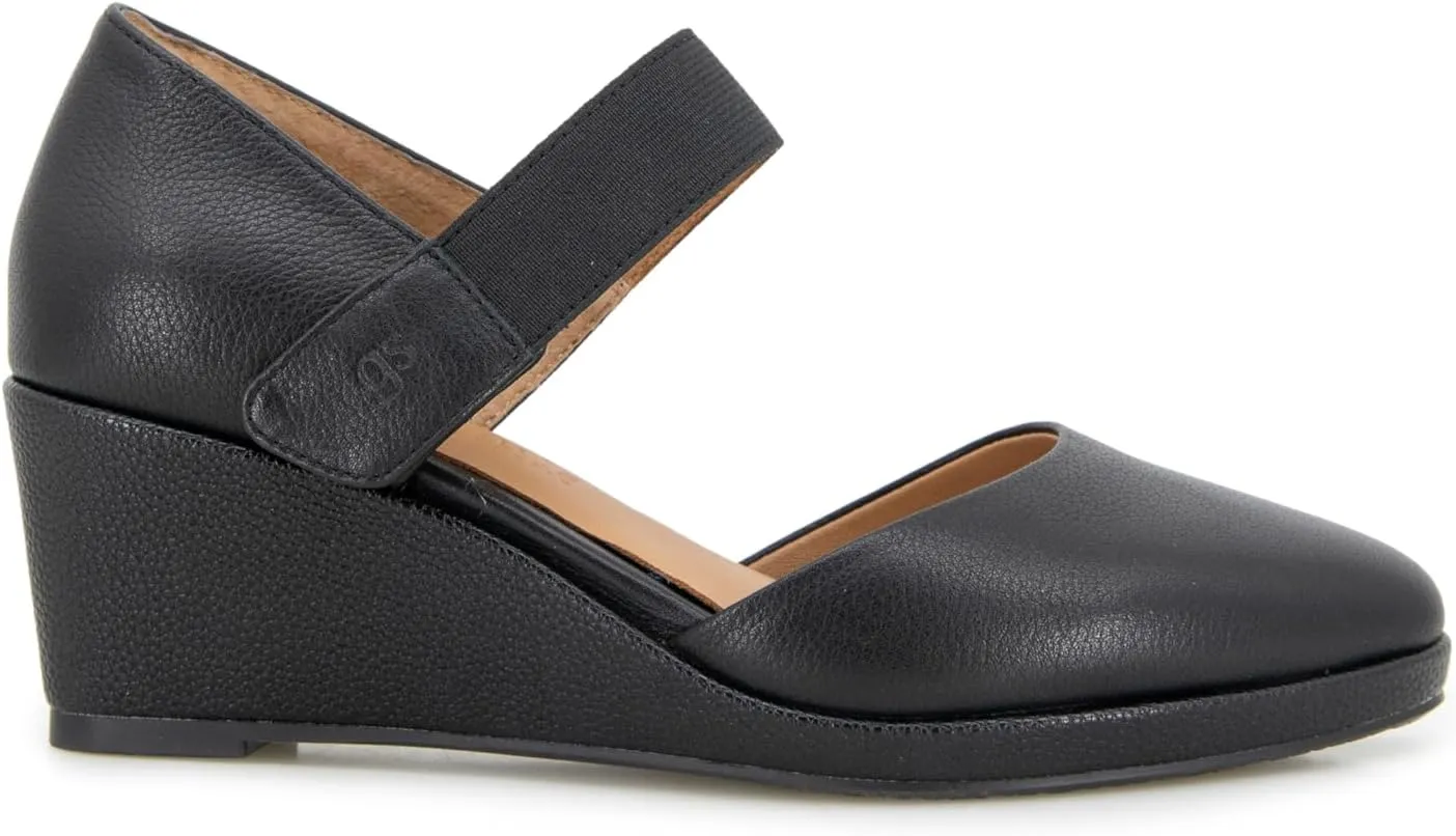 Gentle Souls by Kenneth Cole Women's Oriana Pump