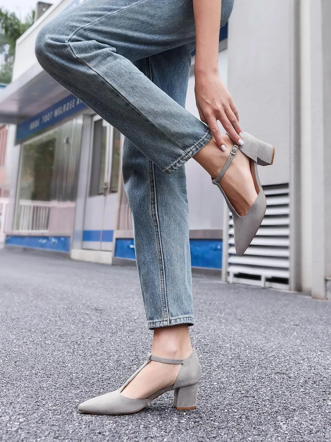 Huiyuzhi Women's T-Strap Pointed Toe Ankle Buckle Chunky Block Heel Pumps