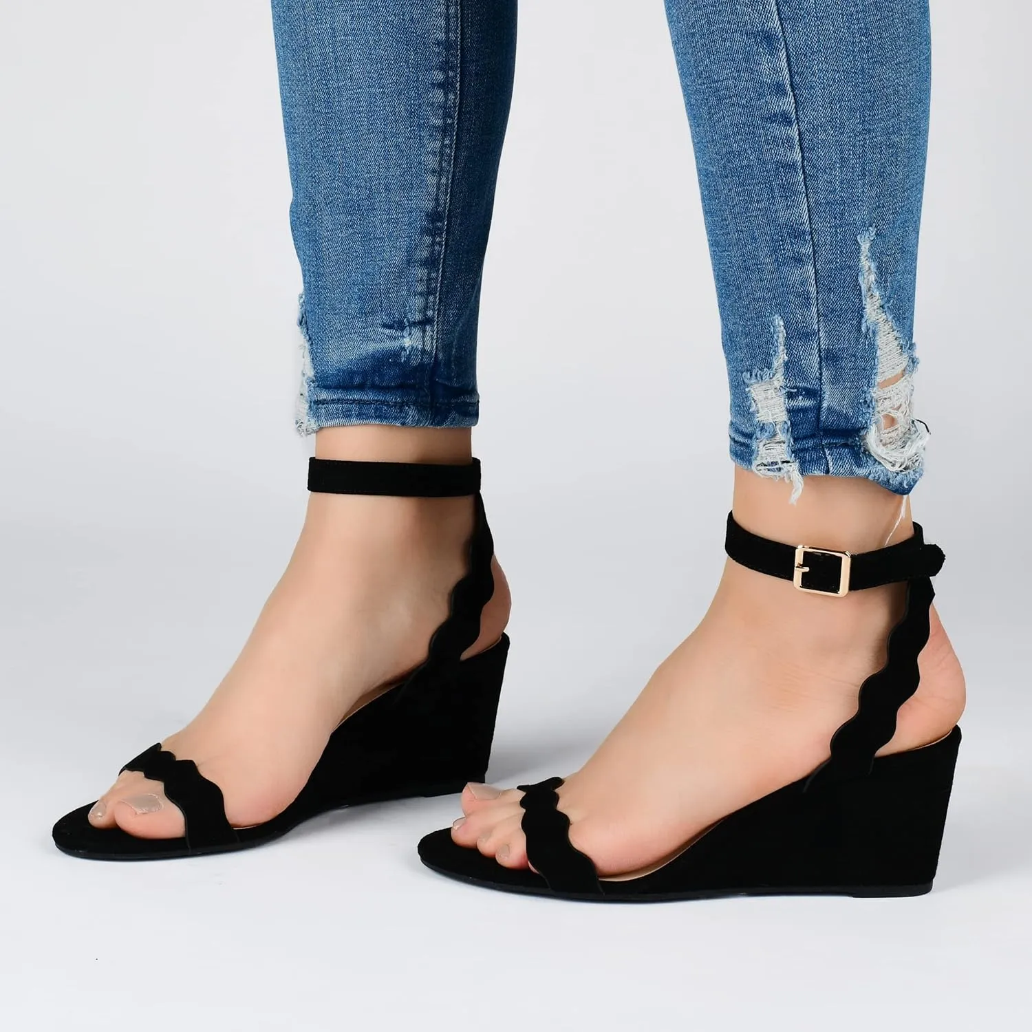 Journee Women's Loucia Wedge Sandals