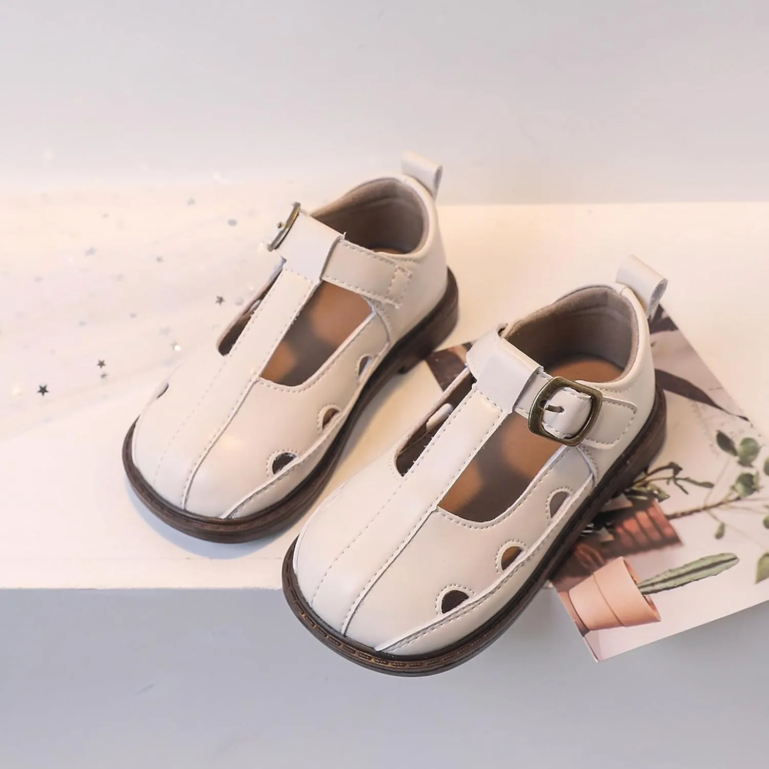 Little Girls Closed Toe Hollow Sandals Summer Lady's Style Shoes Hollowed Out Flat Outdoor Touring Sandals