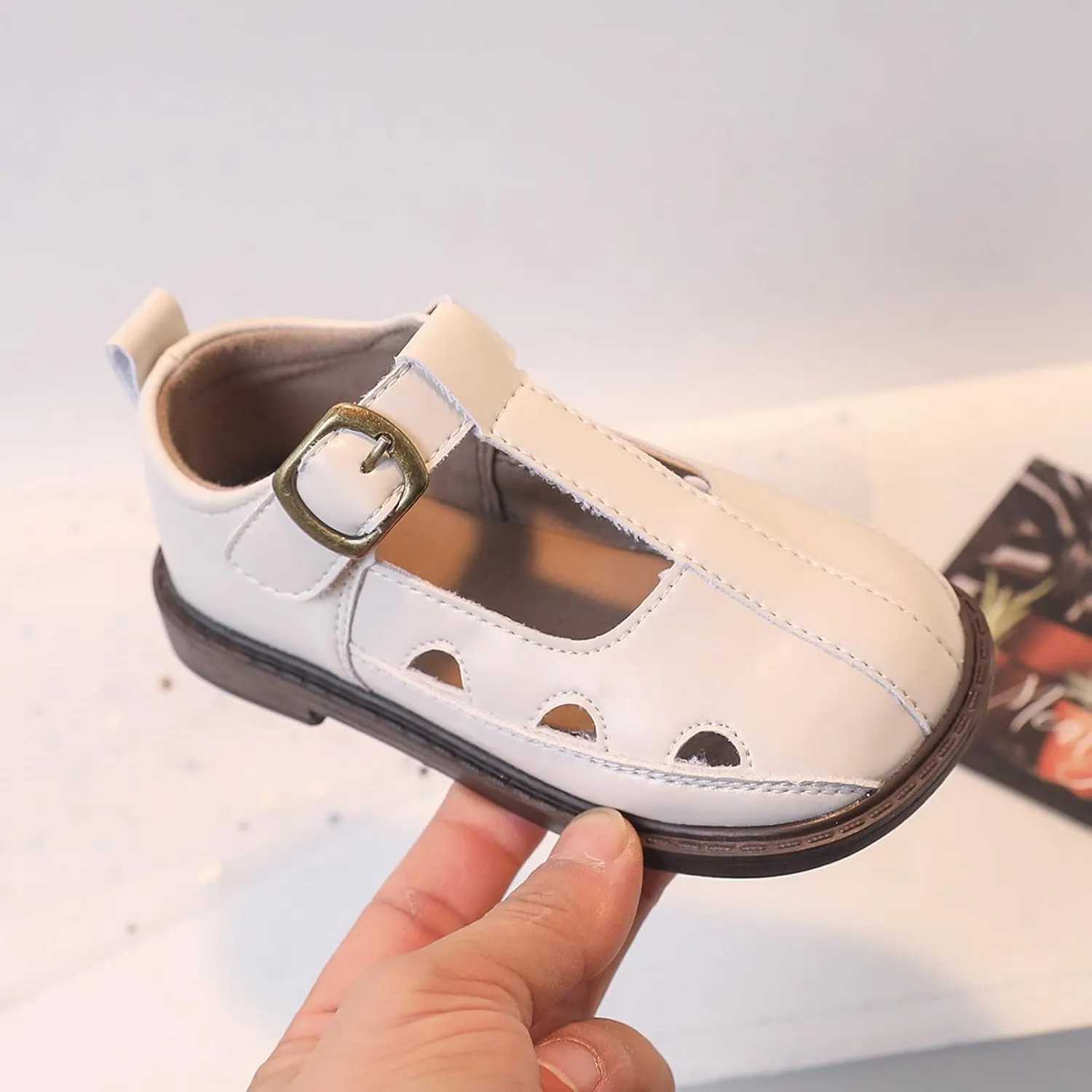 Little Girls Closed Toe Hollow Sandals Summer Lady's Style Shoes Hollowed Out Flat Outdoor Touring Sandals