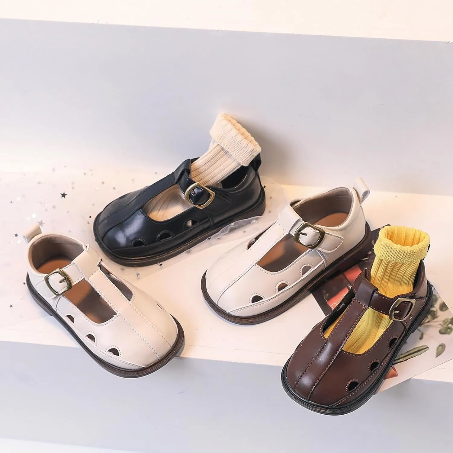 Little Girls Closed Toe Hollow Sandals Summer Lady's Style Shoes Hollowed Out Flat Outdoor Touring Sandals