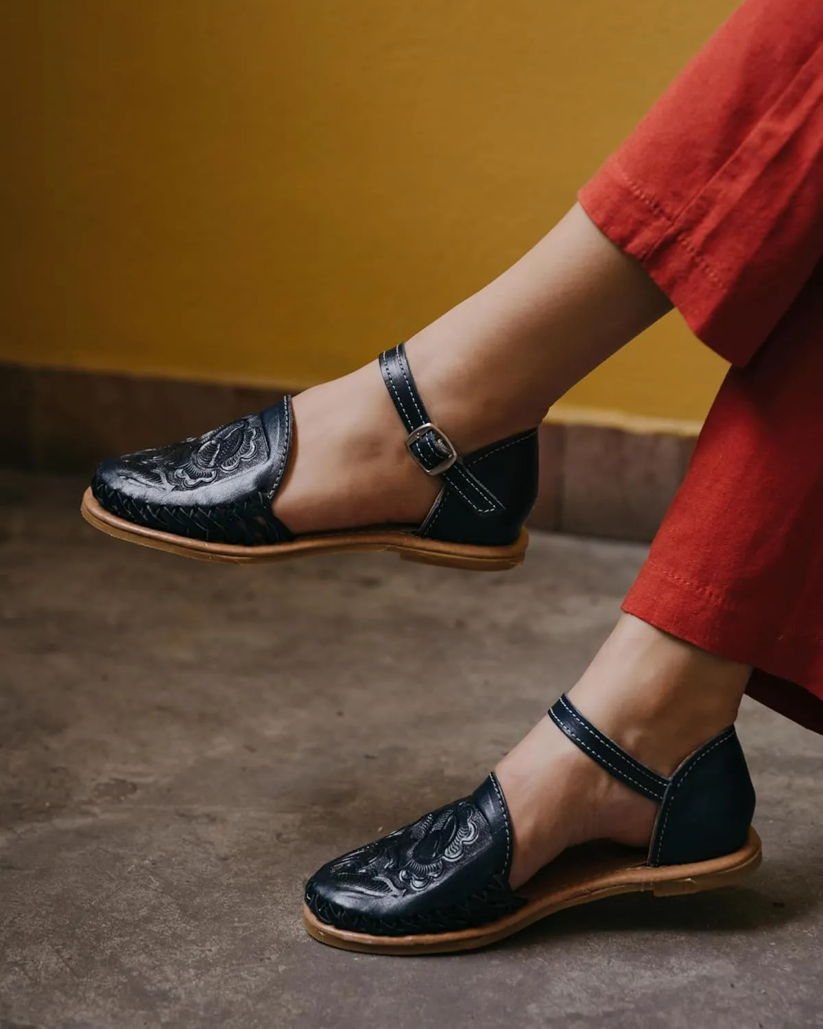Mexico en la Piel Handmade Leather Flat Sandals for Women - Available in Purple Roman Style and Blue Buckle Style, Floral Die-Cut Design, Comfortable and Casual