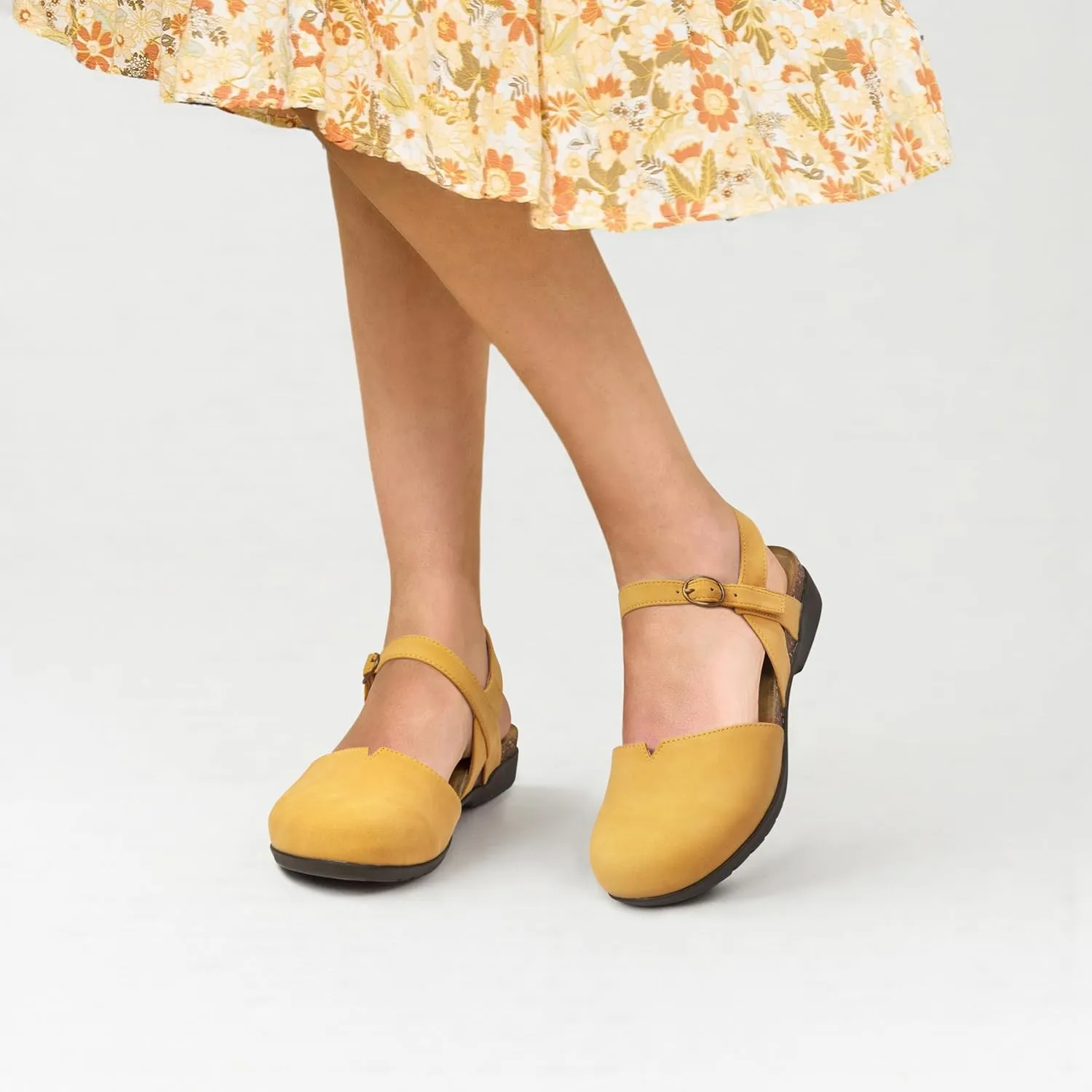 PARTY Closed Toe Sandals Women, Barefoot Arch Support Flat Sandals for Office Work and Travel with Comfortable Cork Footbed