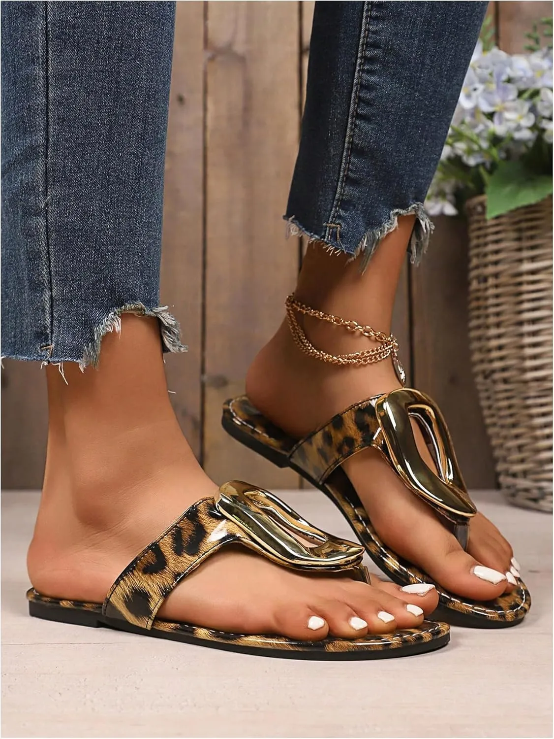 Verdusa Women's Leopard Print Flip Flops Flat Sandals Casual Summer Thong Sandals