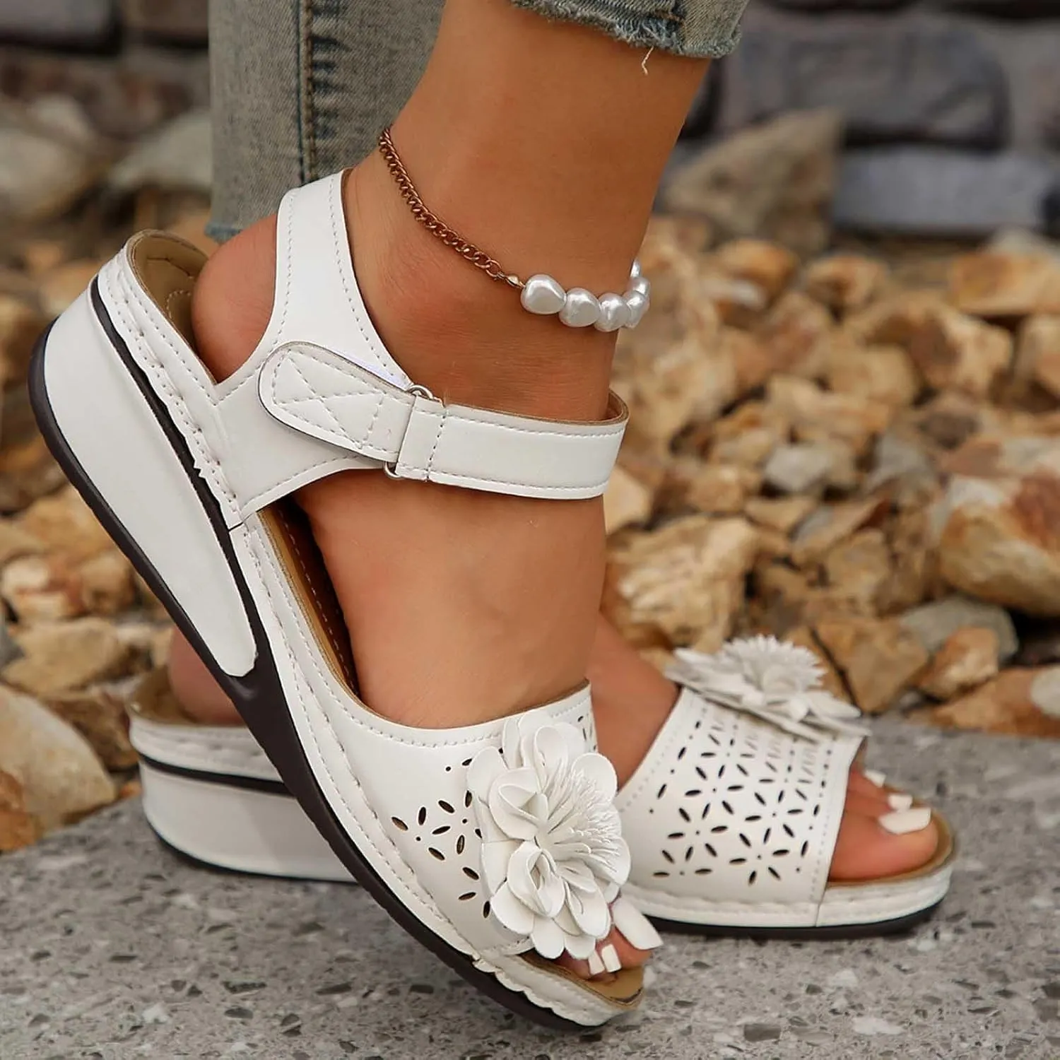Women Flat Sandals 2024 Fashion Flatform Ankle Buckle Criss Cross Band Straps Sandals Shoes