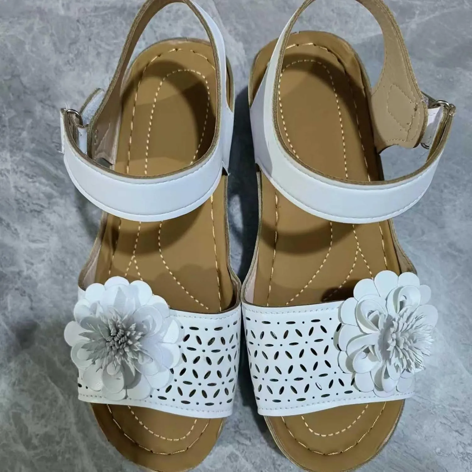 Women Flat Sandals 2024 Fashion Flatform Ankle Buckle Criss Cross Band Straps Sandals Shoes