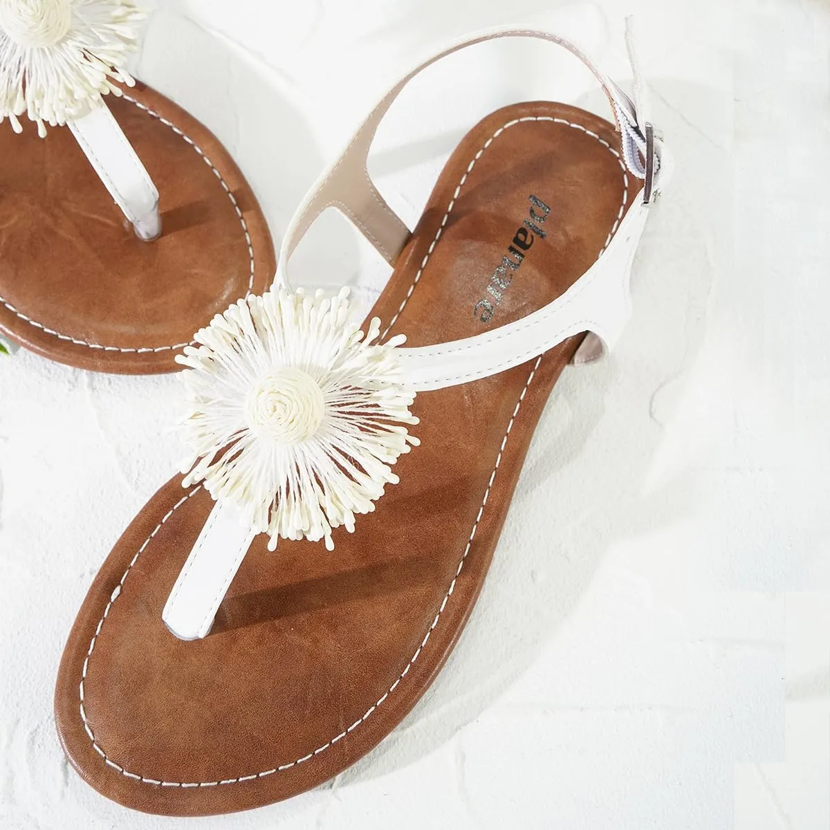 Women's Flat Sandals Soft Leather Dressy Shoes T-Strap Thongs Cute White Flower Decor Comfortable Walking Sandals Holiday Summer Beach Shoes for Woman Ladies
